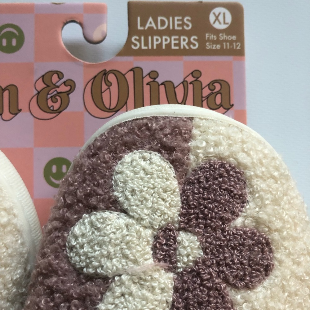 Sam and Olivia Ladies Cream purple flower Plush Slippers - Picture 7 of 10